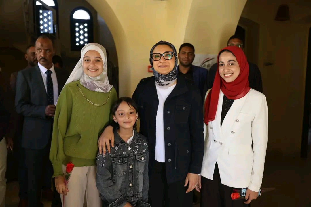 حنان مجدى داخل مركز الابداع بالقرية