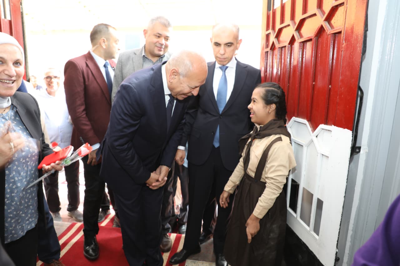 محافظ القاهرة يفتتح أعمال تطوير مدرسة التربية الفكرية بروض الفرج