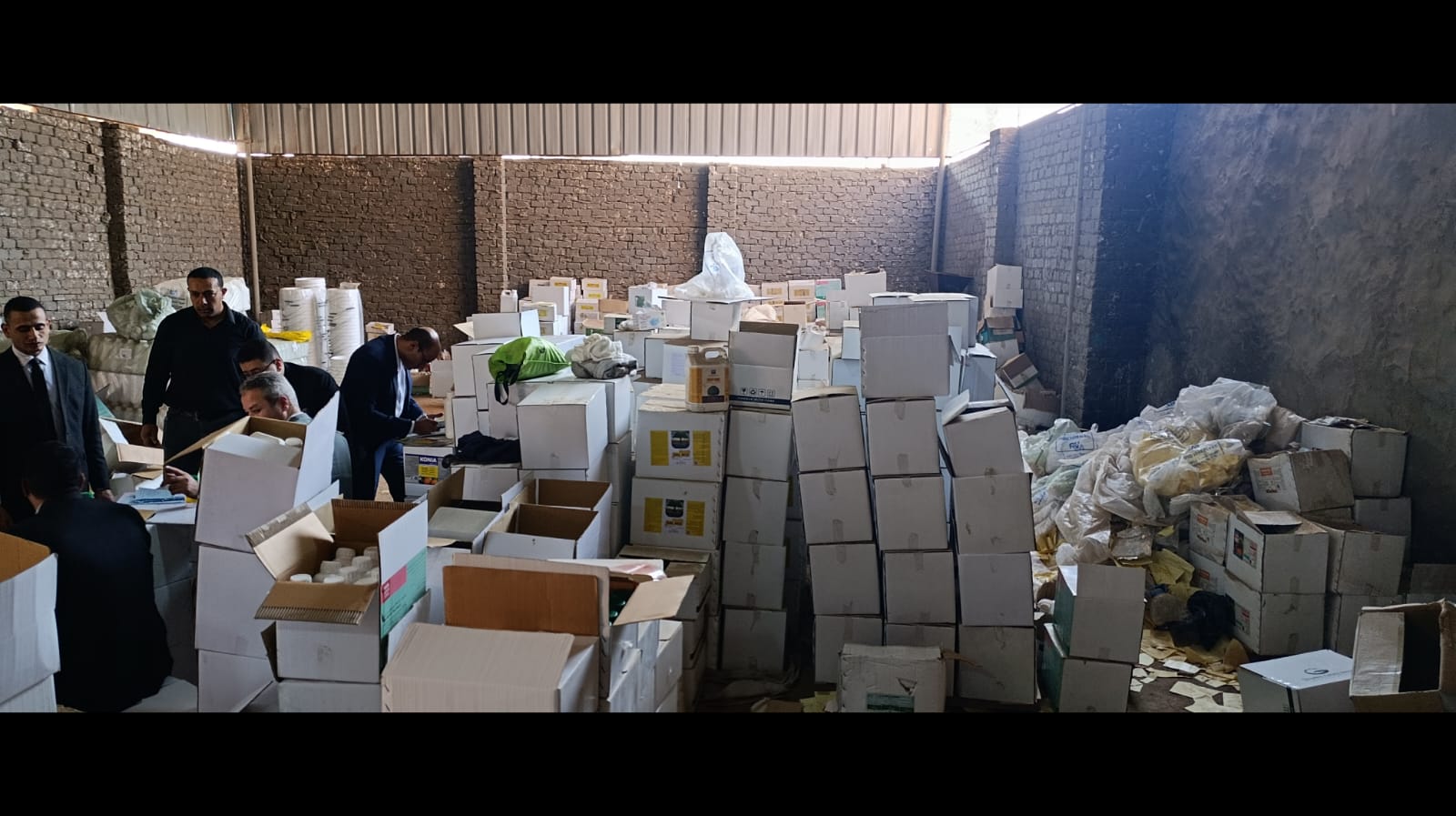 خزنًا لتصنيع المبيدات الزراعية