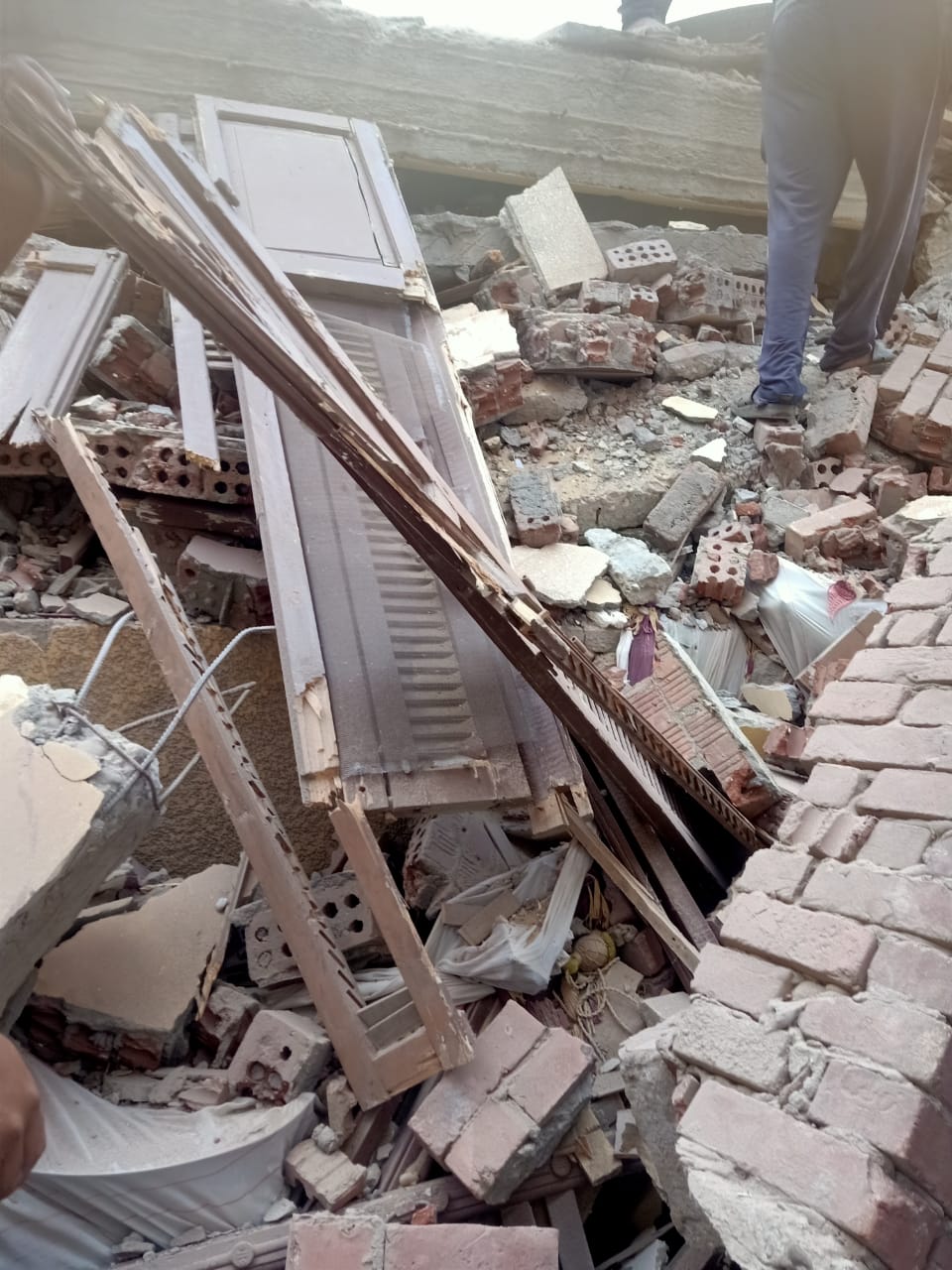 انهيار عقار