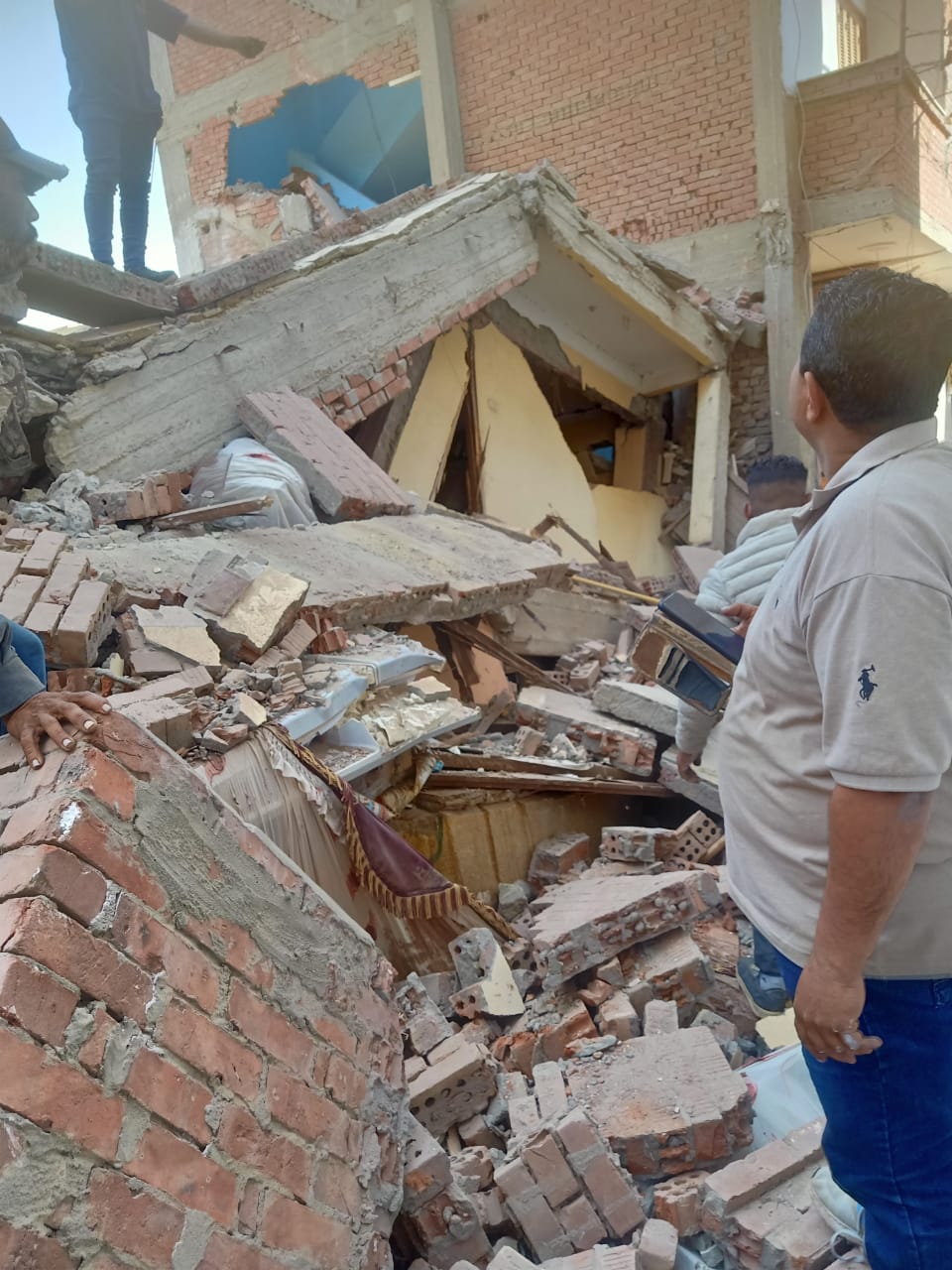 العقار المنهار