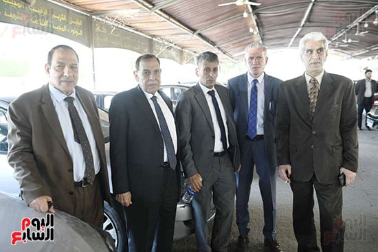 جانب من الحضور لاداء صلاة الجنازة