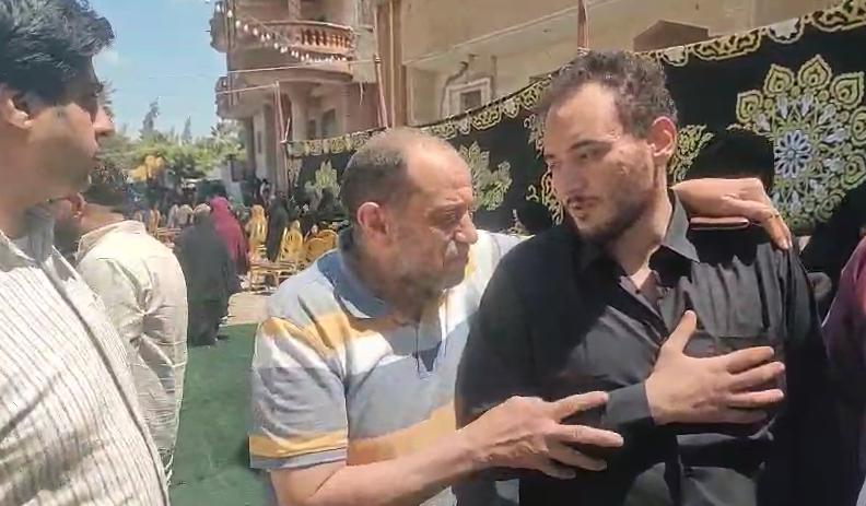 نجل الطبيب يتلقى العزاء 