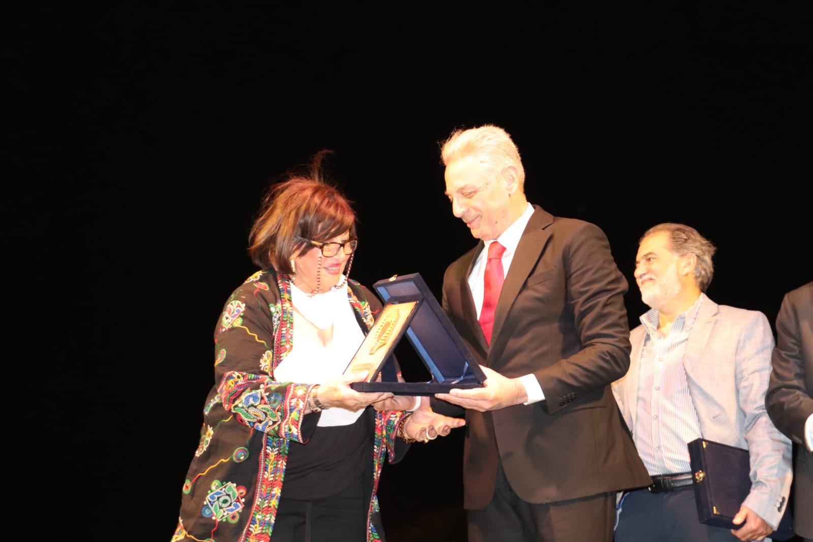 تكريم سهير المرشدى فى مهرجان الاقصر