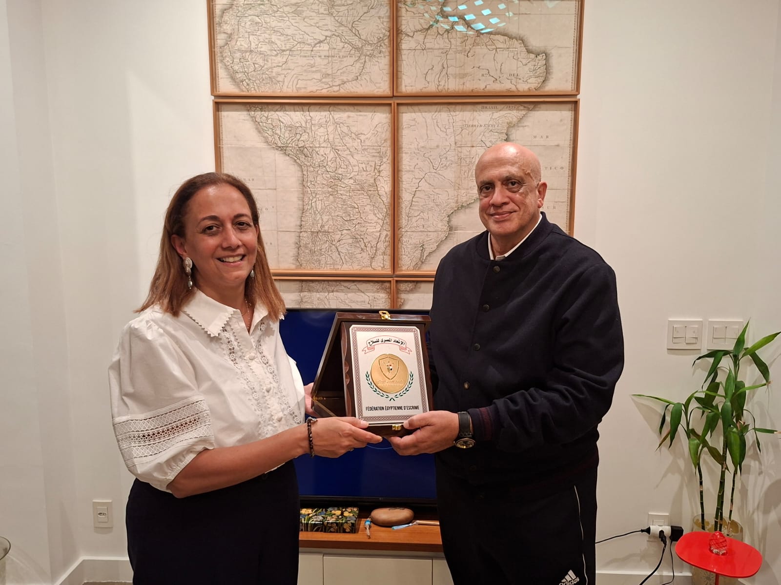 السفيرة إيمان البنهاوي مع طارق الحسيني