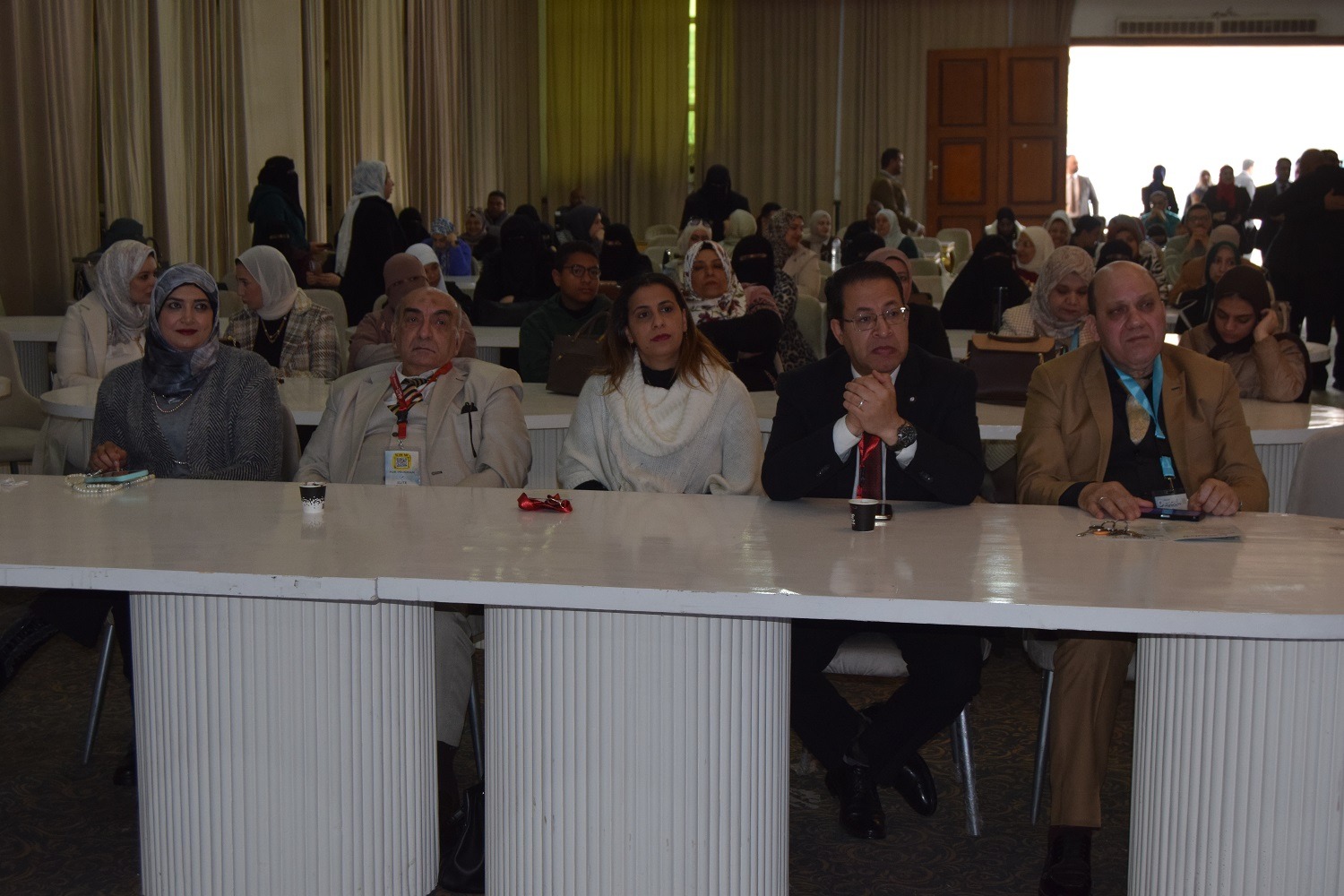 هيئات التدريس بكليات الطب الحضور بالمؤتمر