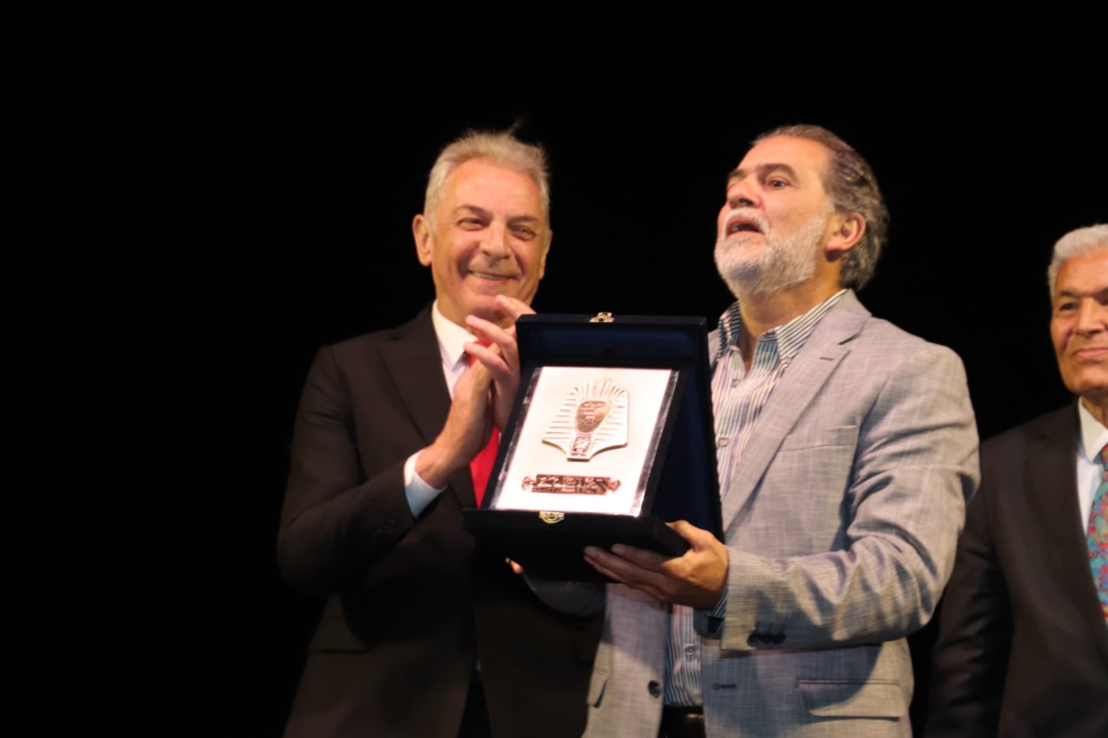 تكريم محسن محيي الدين فى ختام مهرجان الاقصر