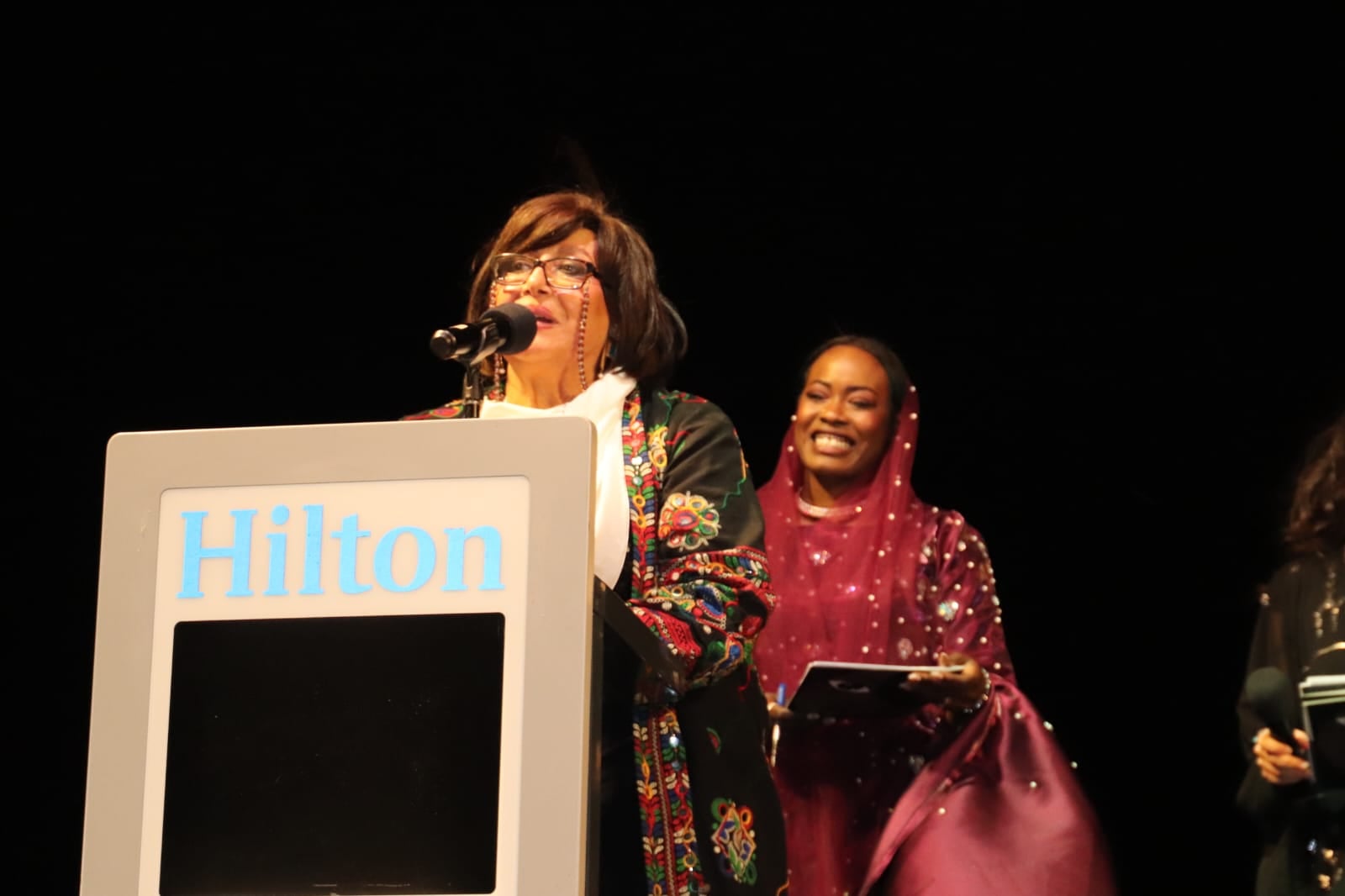 تكريم الفنانة سهير المشردى فى حفل مهرجان الاقصر