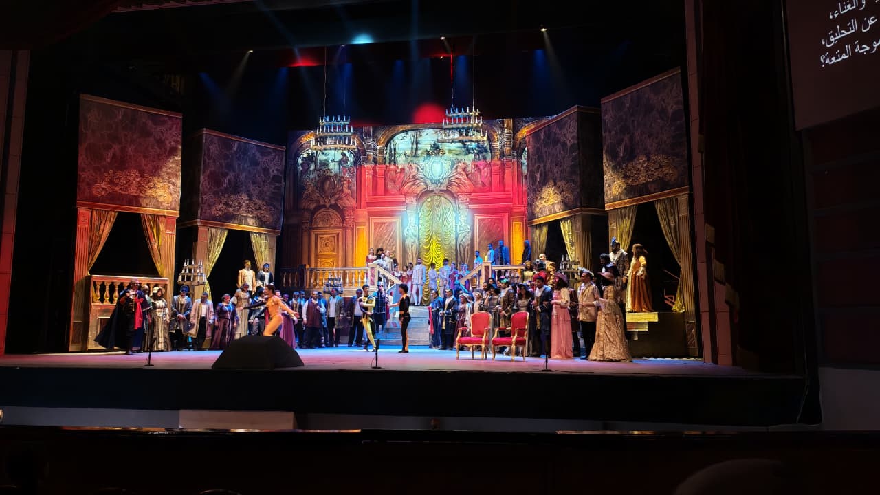 حفلة تنكرية فى الاوبرا
