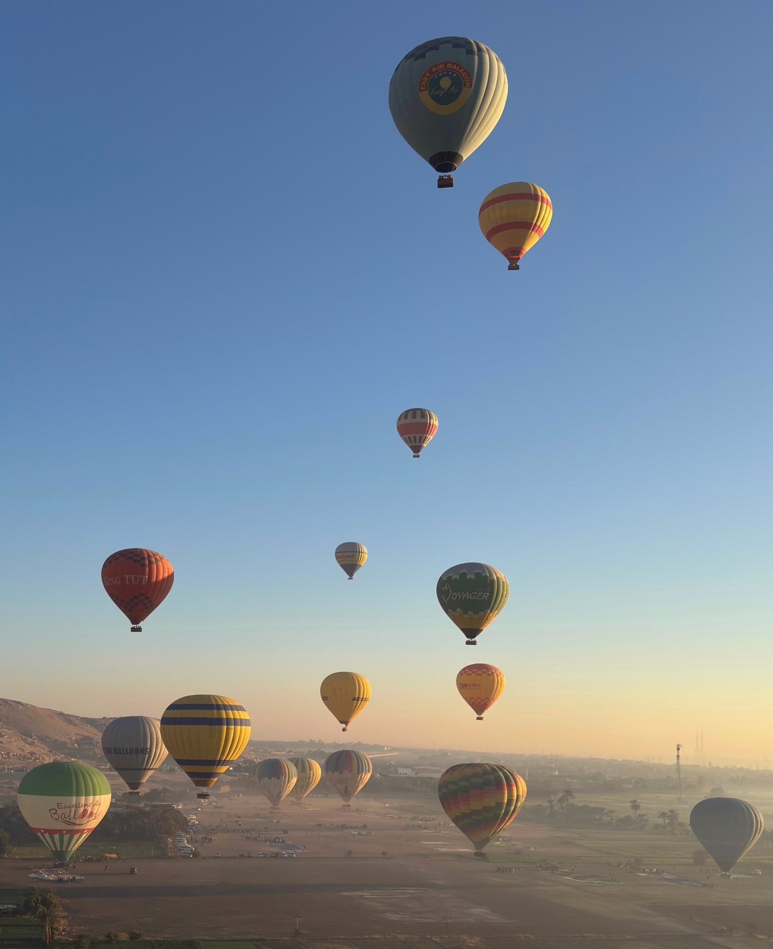 تحليق رحلات البالون الطائر فى سماء غرب الأقصر