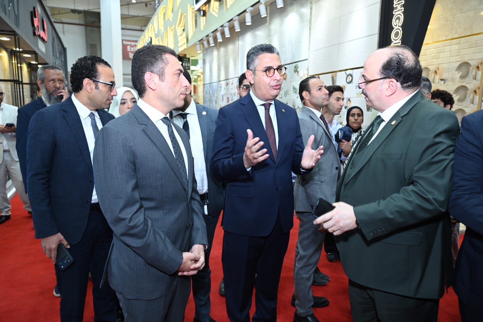 وزير التموين والتجارة الداخلية خلال الافتتاح