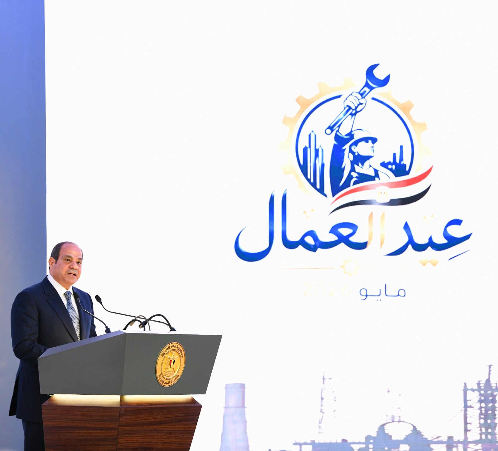 الرئيس السيسى يكرم نخبة من عمال مصر (1)