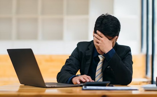 علامات اكتئاب العمل