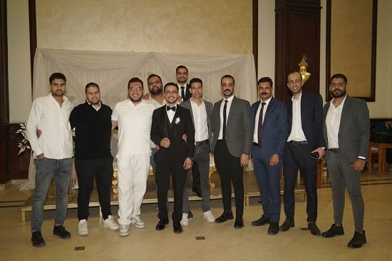 أصدقاء العريس