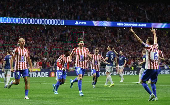 احتفال لاعبى أتلتيكو مدريد بالهدف