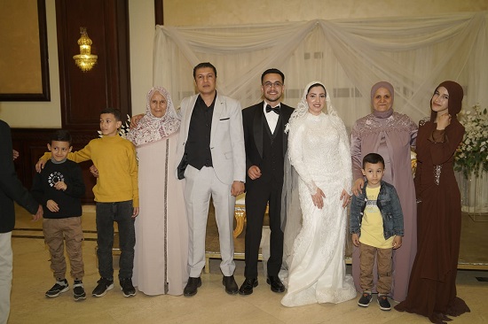 أهل العريس والعروسـة