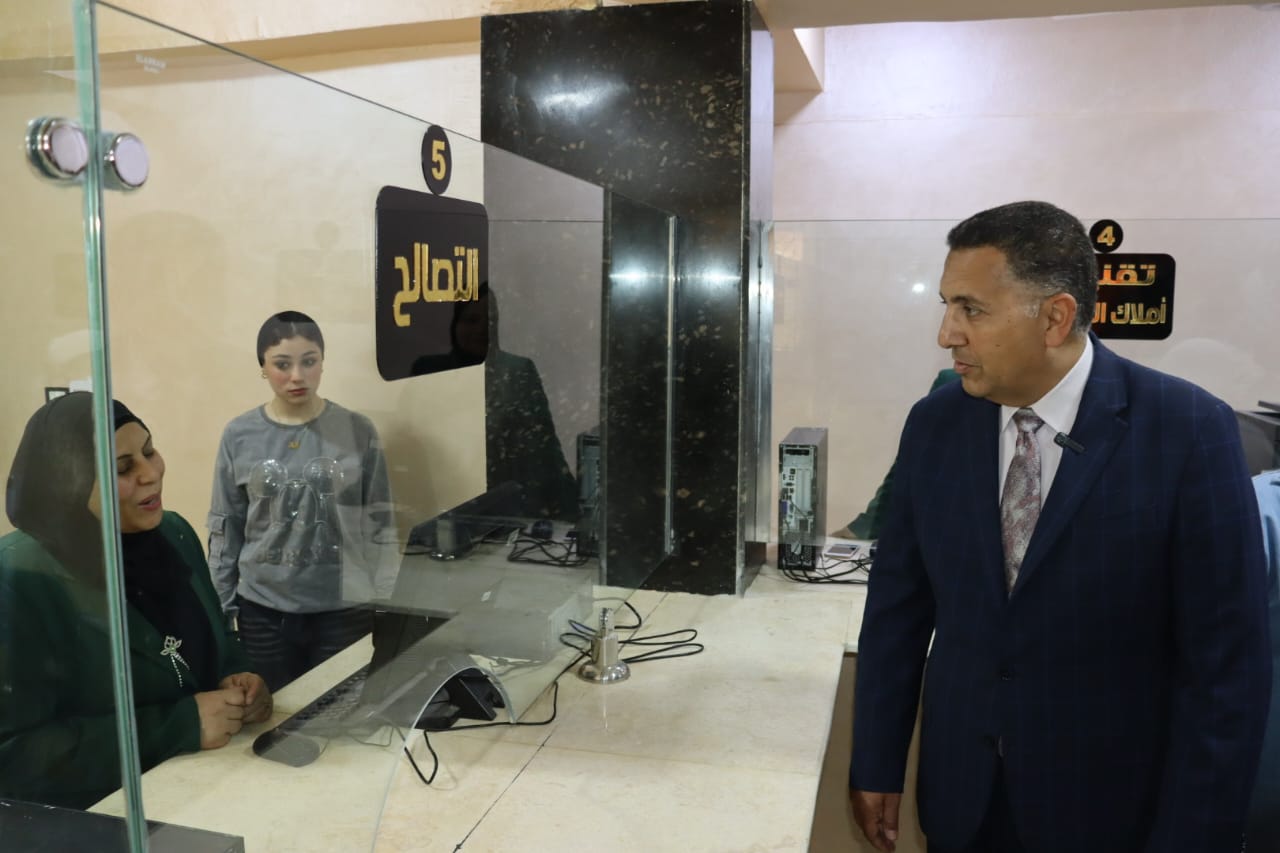 المحافظ يتفقد المركز التكنولوجي