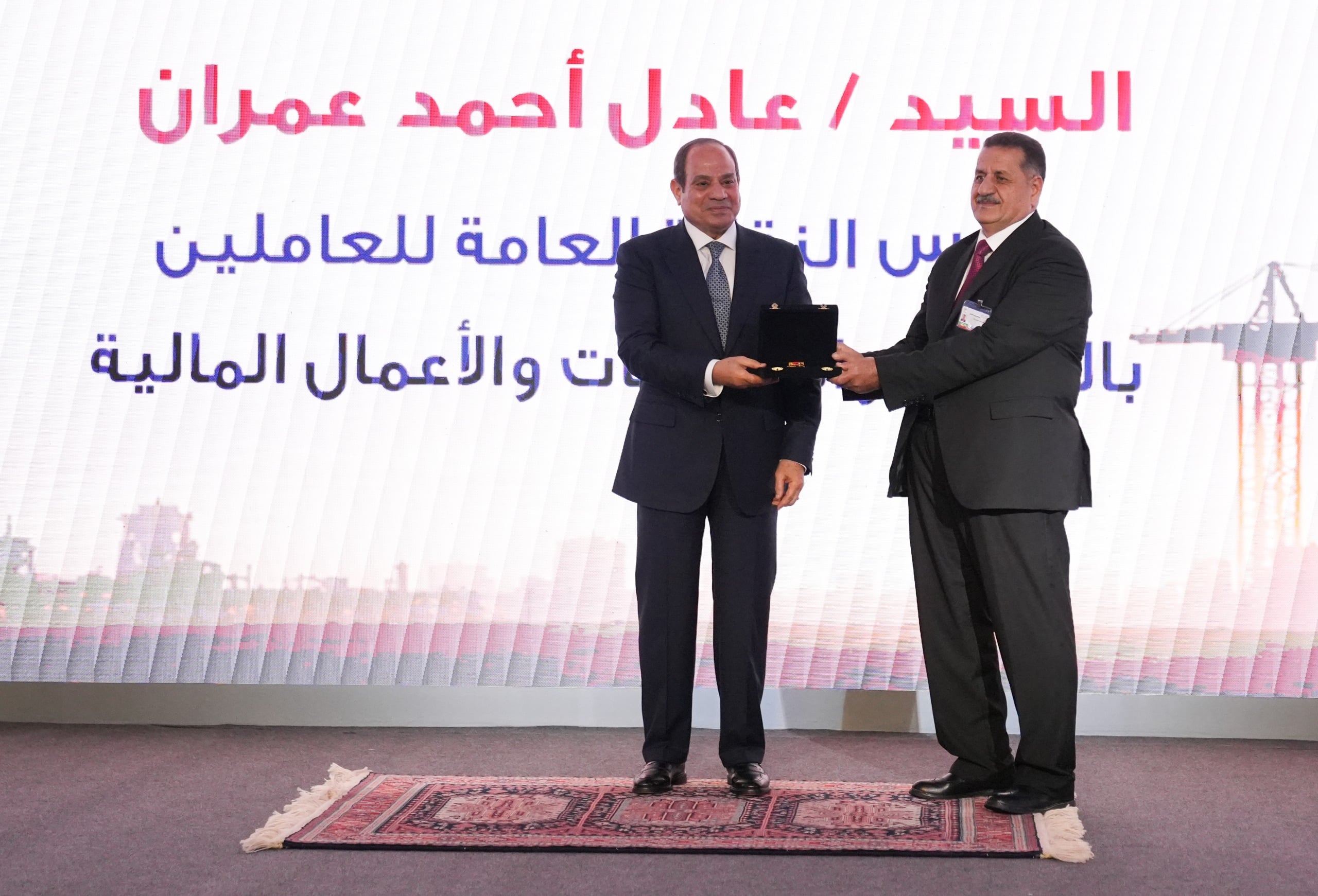 الرئيس السيسى يكرم نخبة من عمال مصر (8)