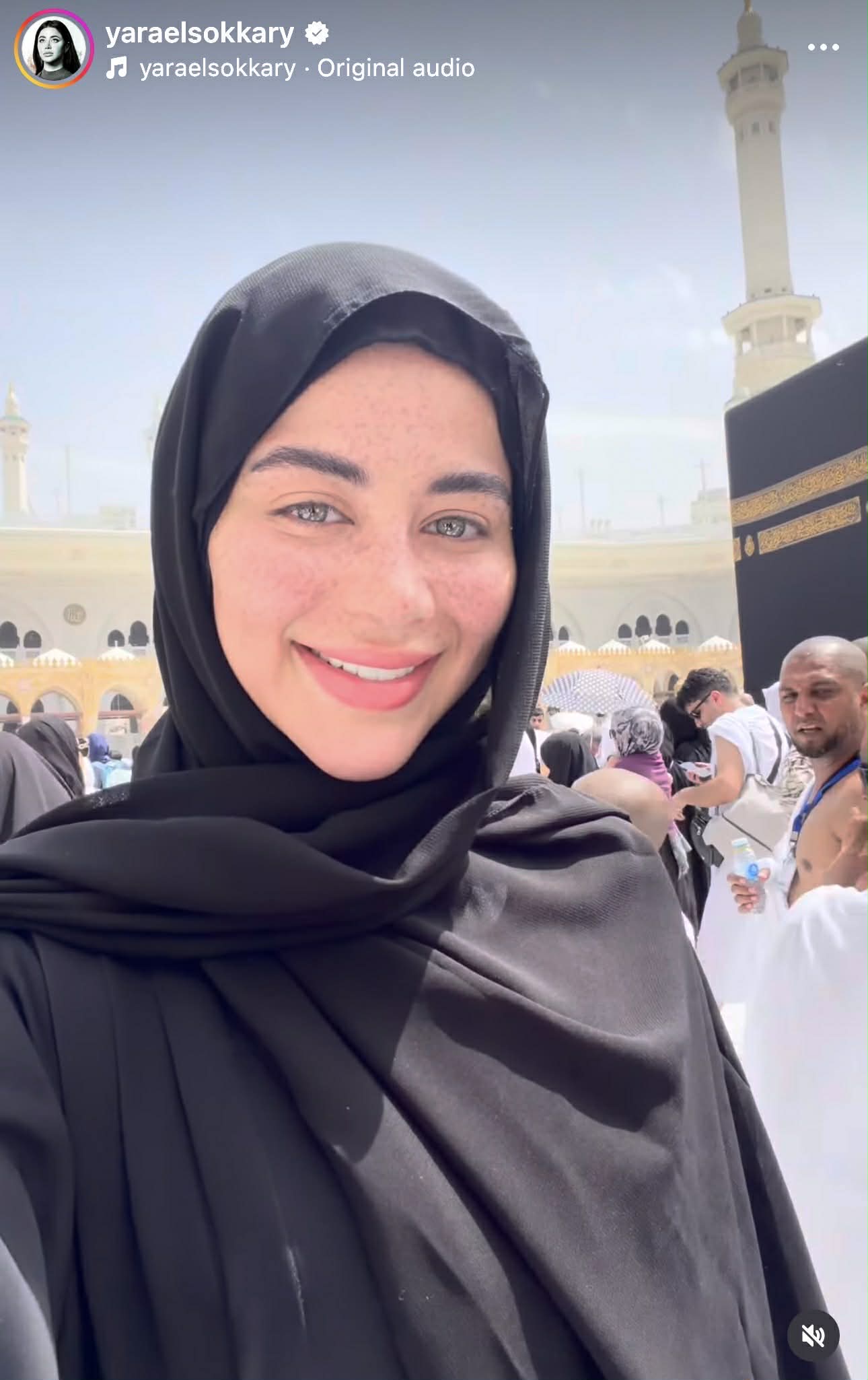 يارا السكري تؤدي مناسك العمرة