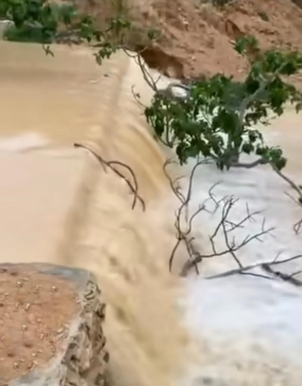 حجز مياه الامطار خلف السدود بالوديان - مطروح