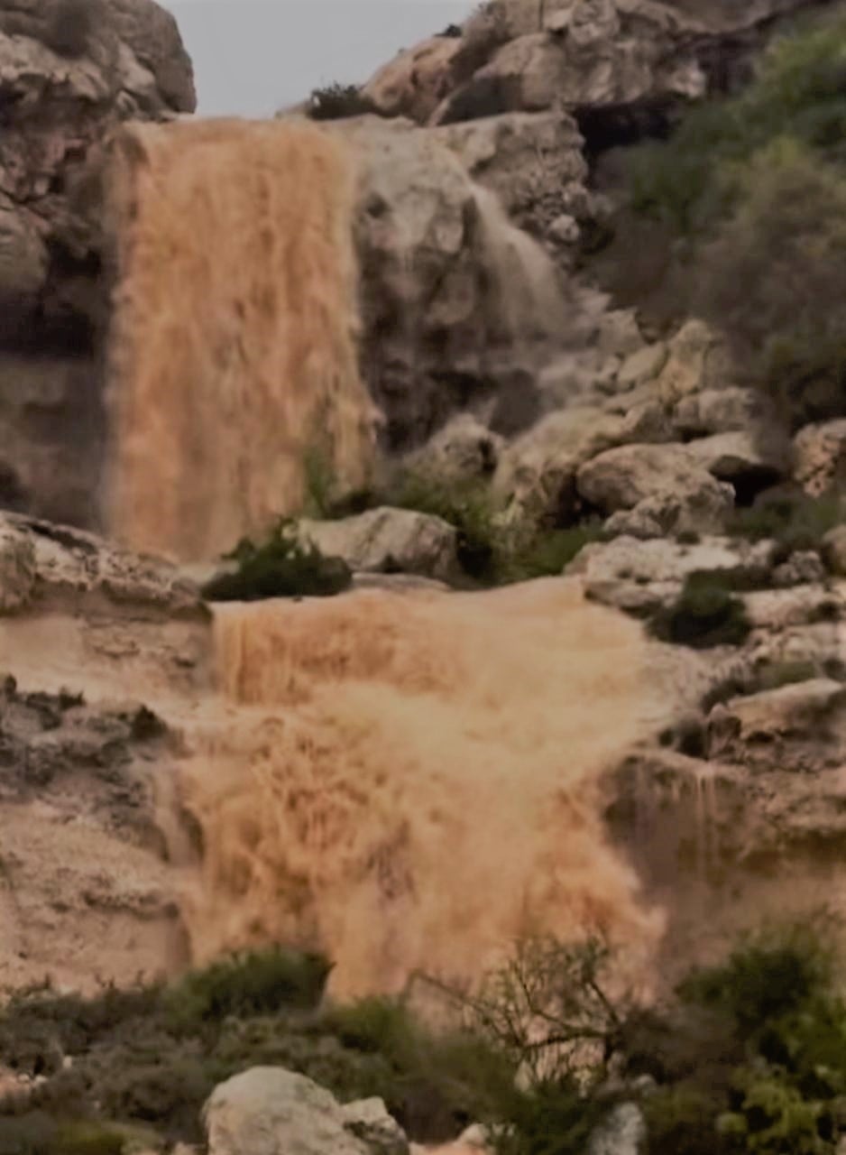 شلال امطار باحد الوديان في مطروح
