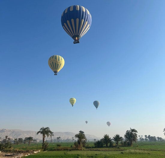 البالون الطائر بسماء الأقصر