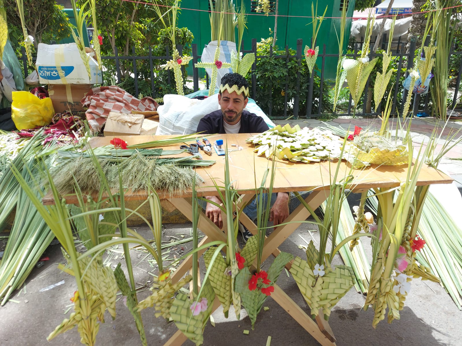 تاج وصليب و قلب 