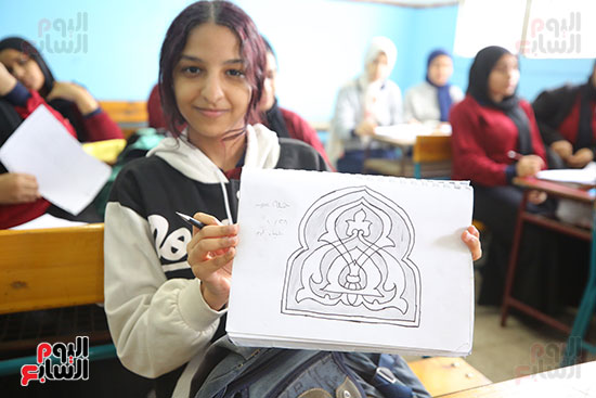 طالبات الخط العربى بمدرسة المنير طالبات الخط العربى بمدرسة المنير