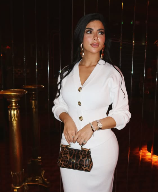 كارولين عزمى