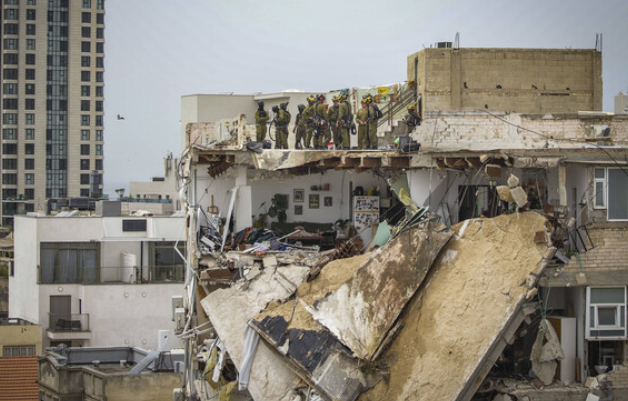 مبنى منهار في تل أبيب