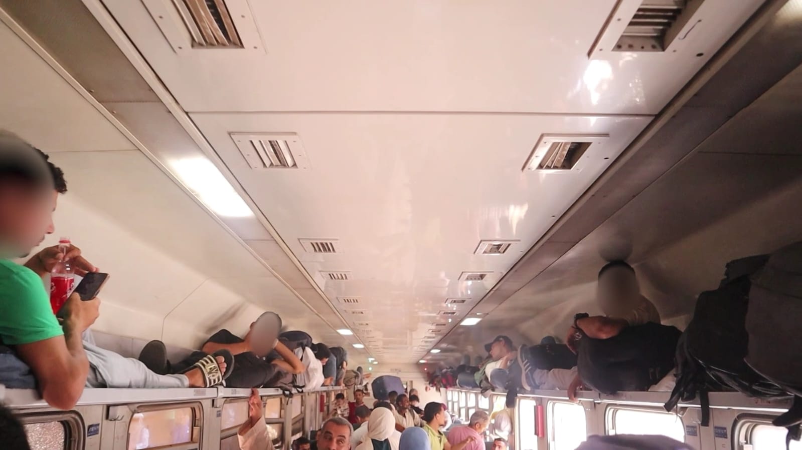 سلوكيات خاطئة بالقطارات