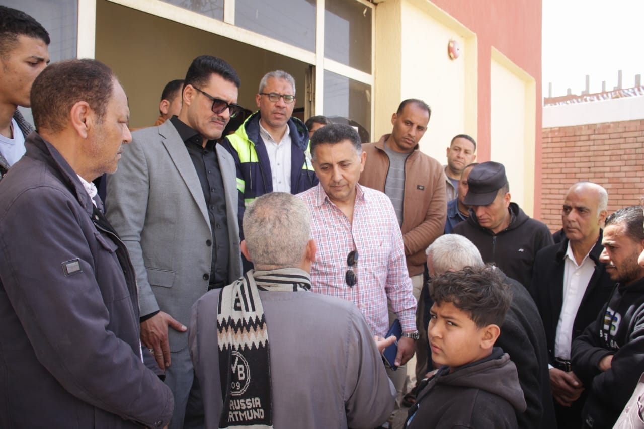 محافظ القليوبية خلال الجولة بالمحطة
