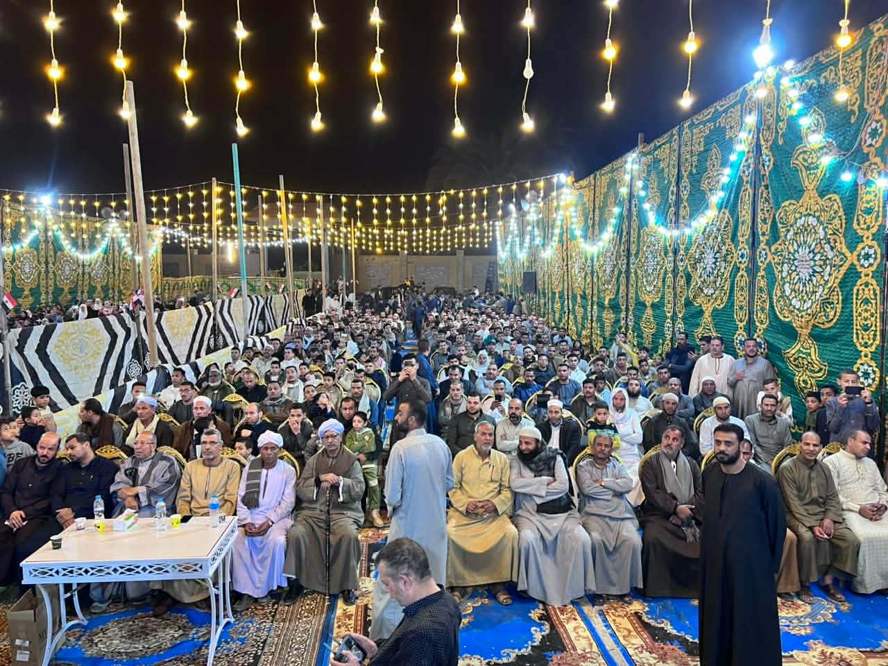 أهالي القرية خلال الحفل