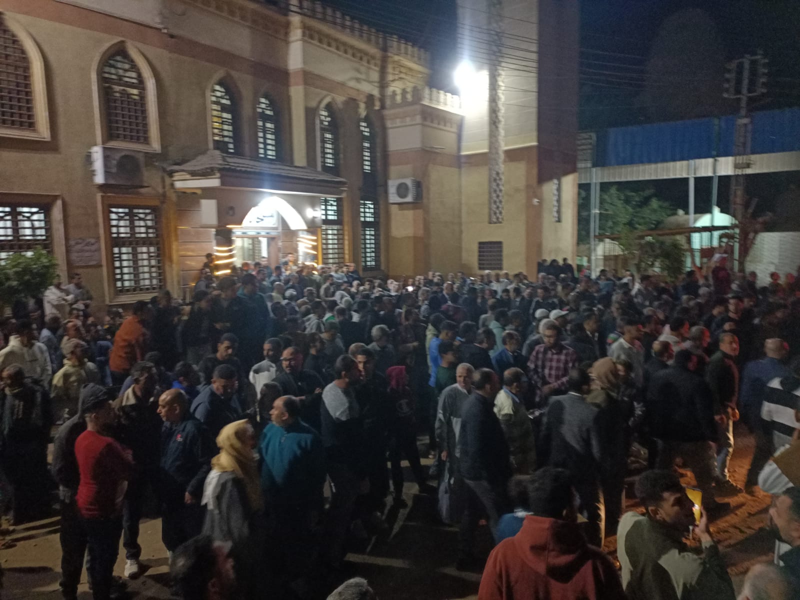 خروج جثمان المهندس من مسجد الشهيد بقرية دنديط