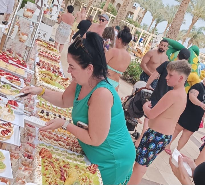 سياح من كل دول العالم سياح من كل دول العالم