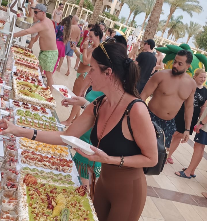 سياح اوربا يحتفلون بعيد الفصحى سياح اوربا يحتفلون بعيد الفصحى
