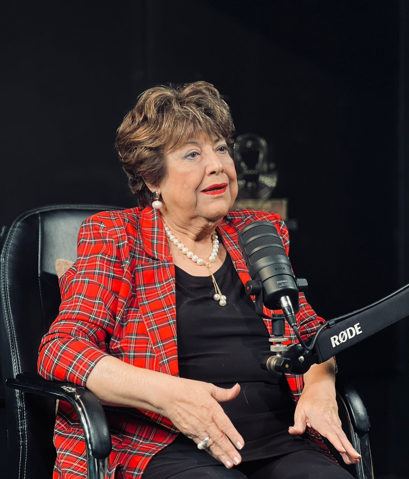 الإذاعية الكبيرة إيناس جوهر