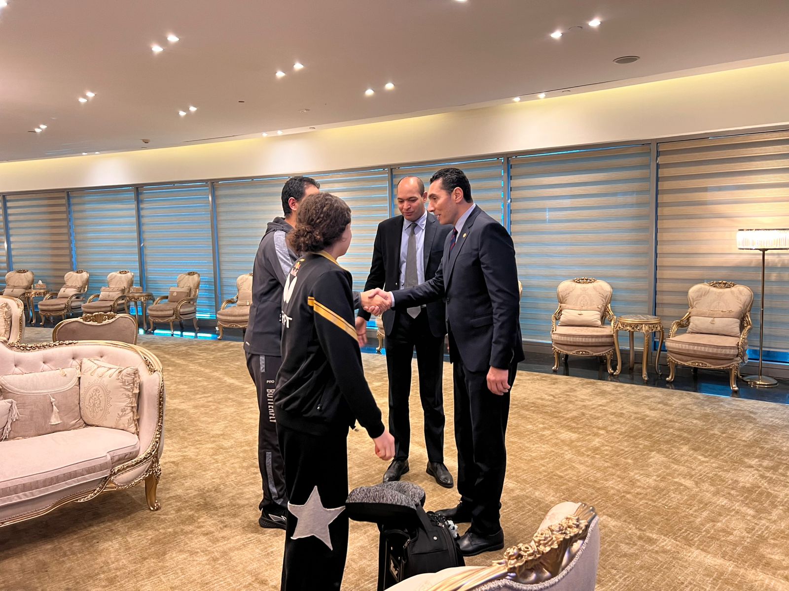 وزير الشباب والرياضة في استقبال هنا جودة بالمطار وزير الشباب والرياضة في استقبال هنا جودة بالمطار