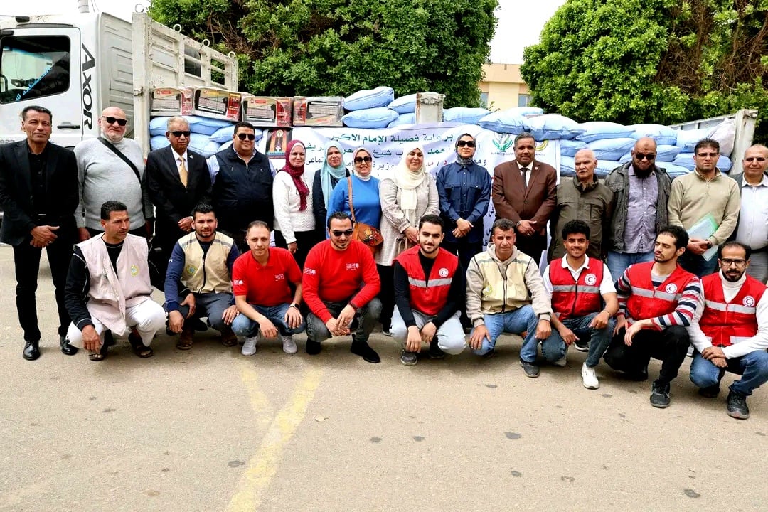 الكوادر المشاركة فى اغمال قوافل الأزهر