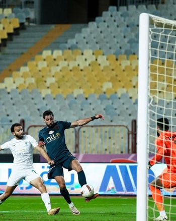 لحظة تسجيل عدى الدباغ الهدف