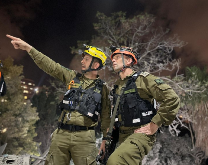 قادة قوات الاحتلال في محيط الاستهداف