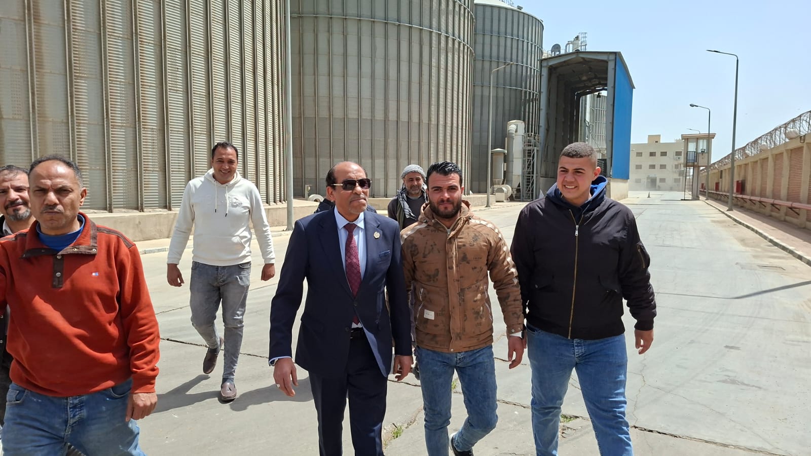 خلال تفقد الصوامع خلال تفقد الصوامع