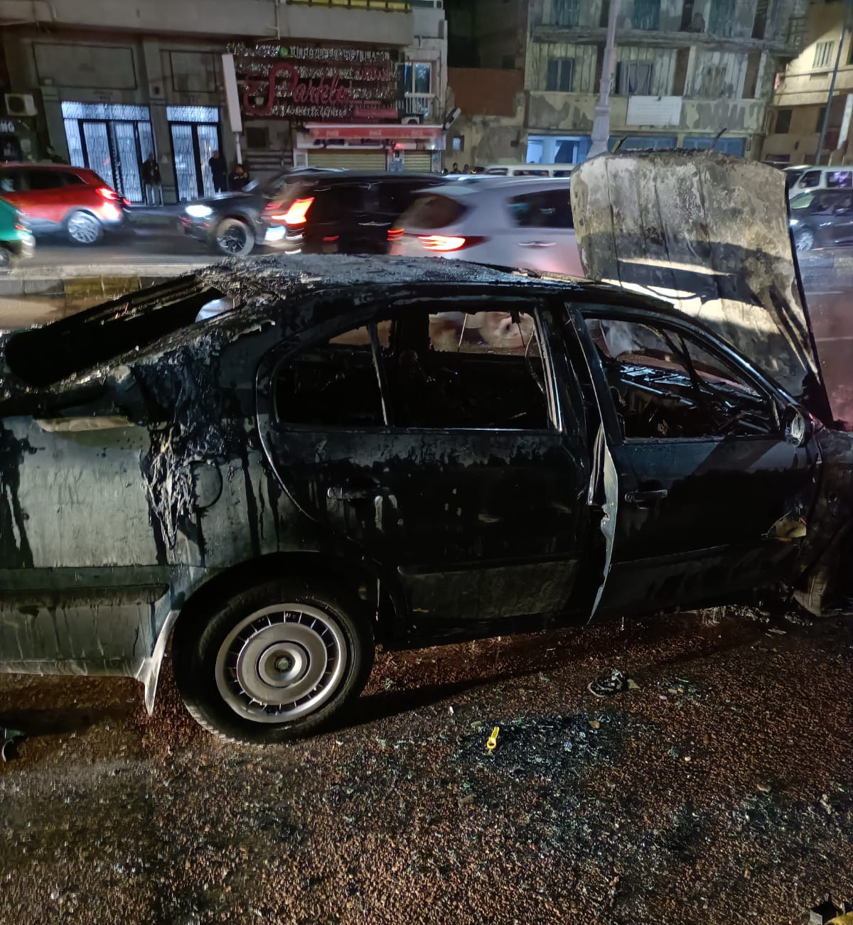 حريق سيارة  علي الكورنيش الإسكندرية