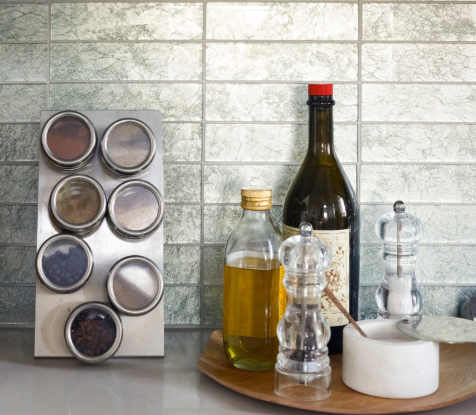 زجاجات الزيت والتوابل