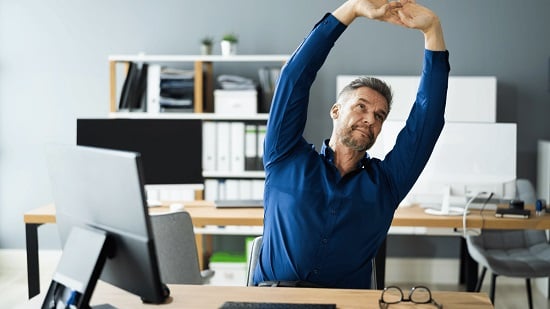 الجلوس على المكتب فترة طويلة الجلوس على المكتب فترة طويلة