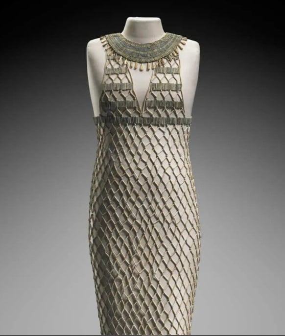 فستان من الخرز فستان من الخرز