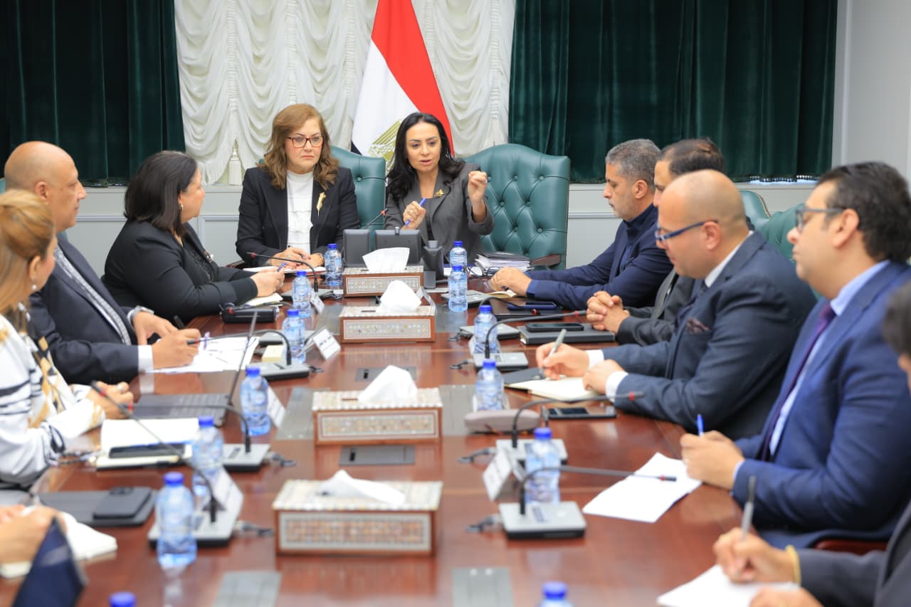 الدكتورة مايا مرسى تستعرض أعمال المنظومة المالية الاستراتيجية للتمكين الاقتصادي بحضور الدكتورة هالة السعيد الدكتورة مايا مرسى تستعرض أعمال المنظومة المالية الاستراتيجية للتمكين الاقتصادي بحضور الدكتورة هالة السعيد