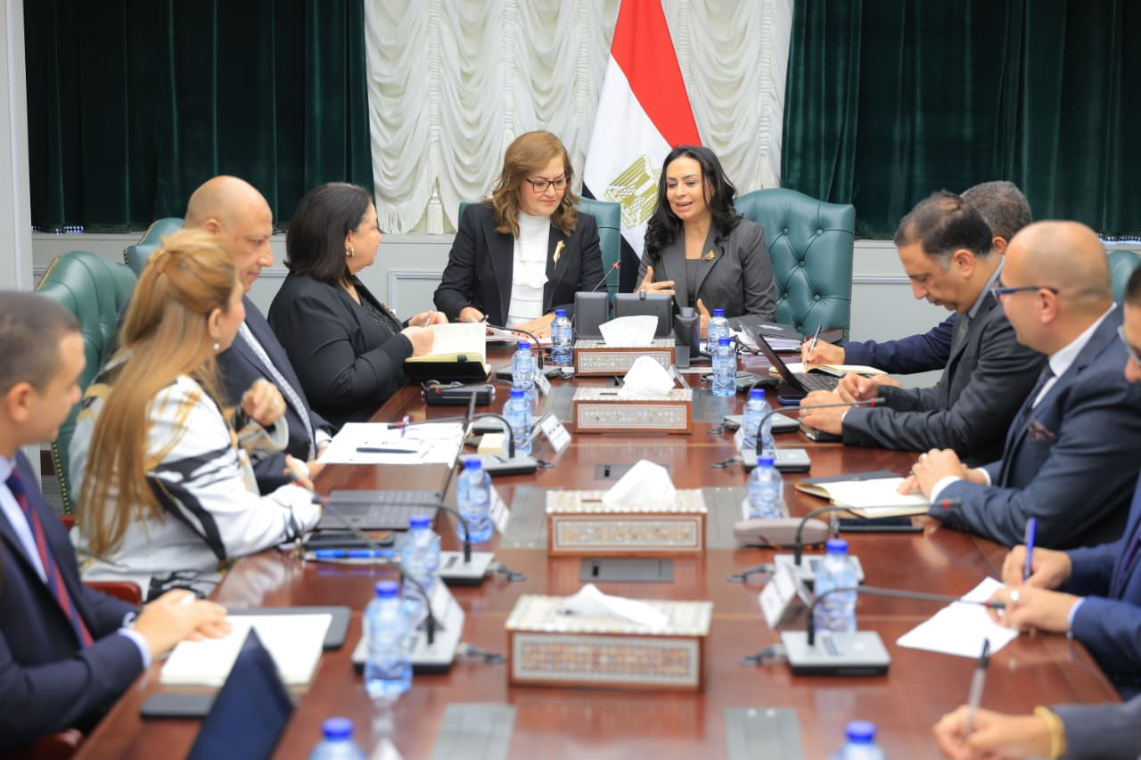 الدكتورة مايا مرسي وزيرة التضامن الدكتورة هالة السعيد المستشار الاقتصادي لرئيس الجمهورية الدكتورة مايا مرسي وزيرة التضامن الدكتورة هالة السعيد المستشار الاقتصادي لرئيس الجمهورية