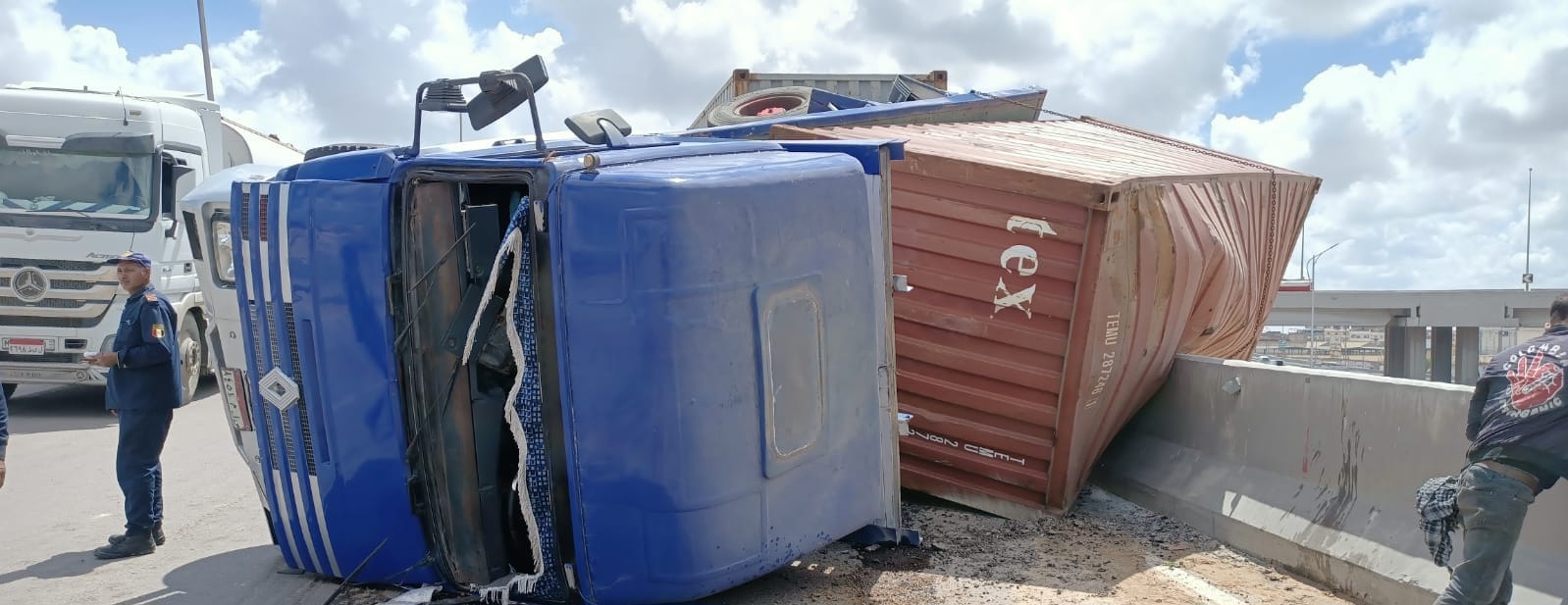 انقلاب سيارة نقل ثقيل الإسكندرية