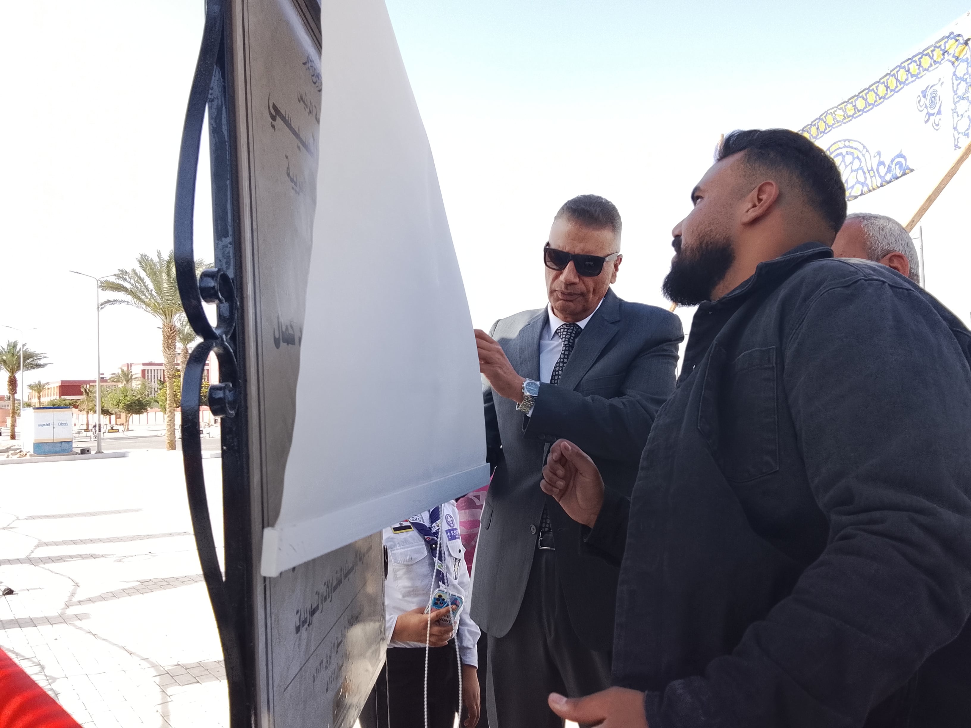 محافظ جنوب سيناء يفتح حديقه الزهور محافظ جنوب سيناء يفتح حديقه الزهور